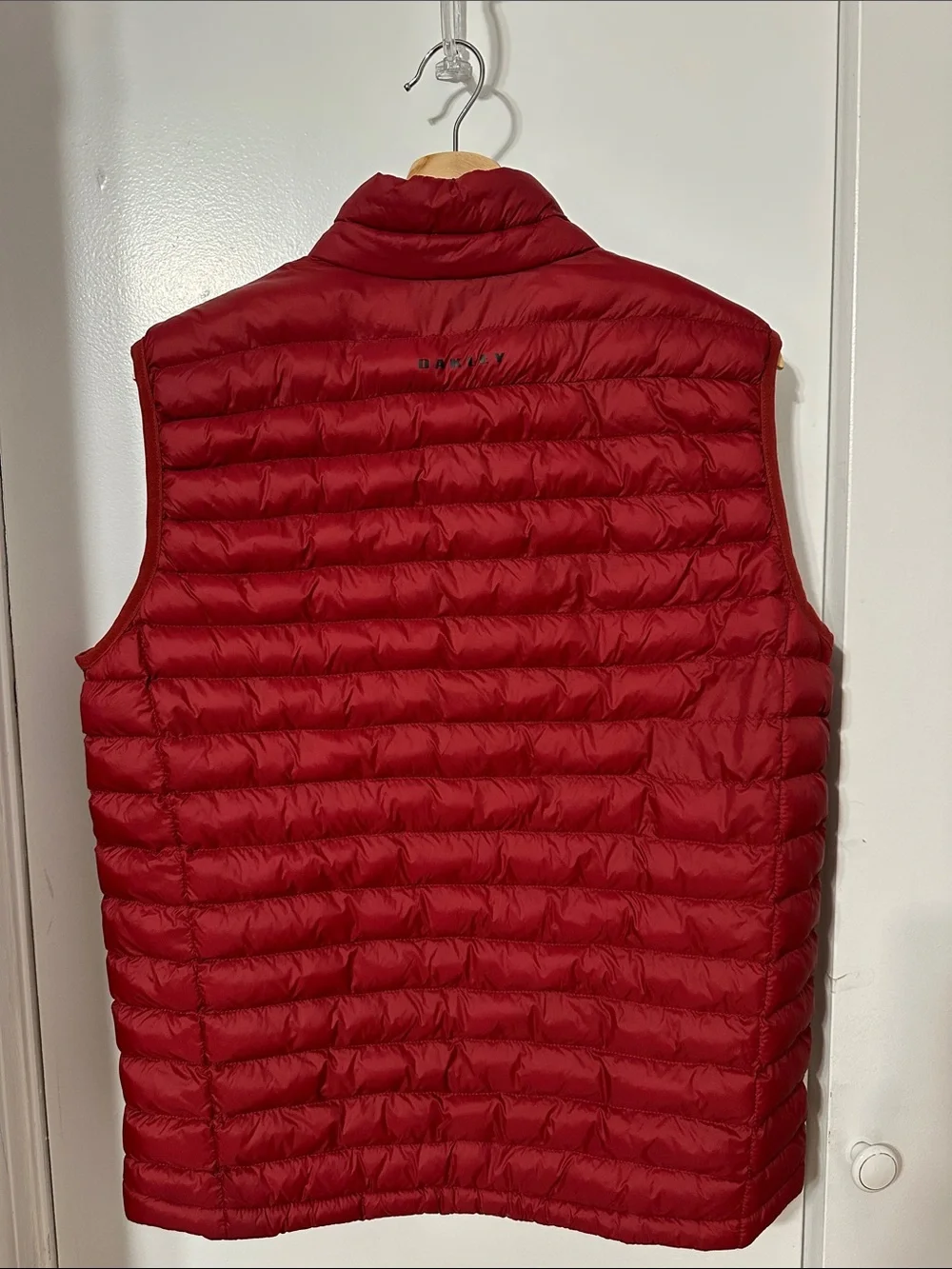 Oakley Men's Deep Red Quilted Puffer Vest performance fit US S